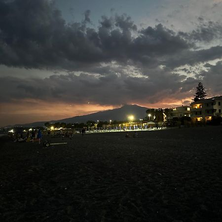 Appartamento I Puritani On The Beach Джардіні-Наксос Екстер'єр фото