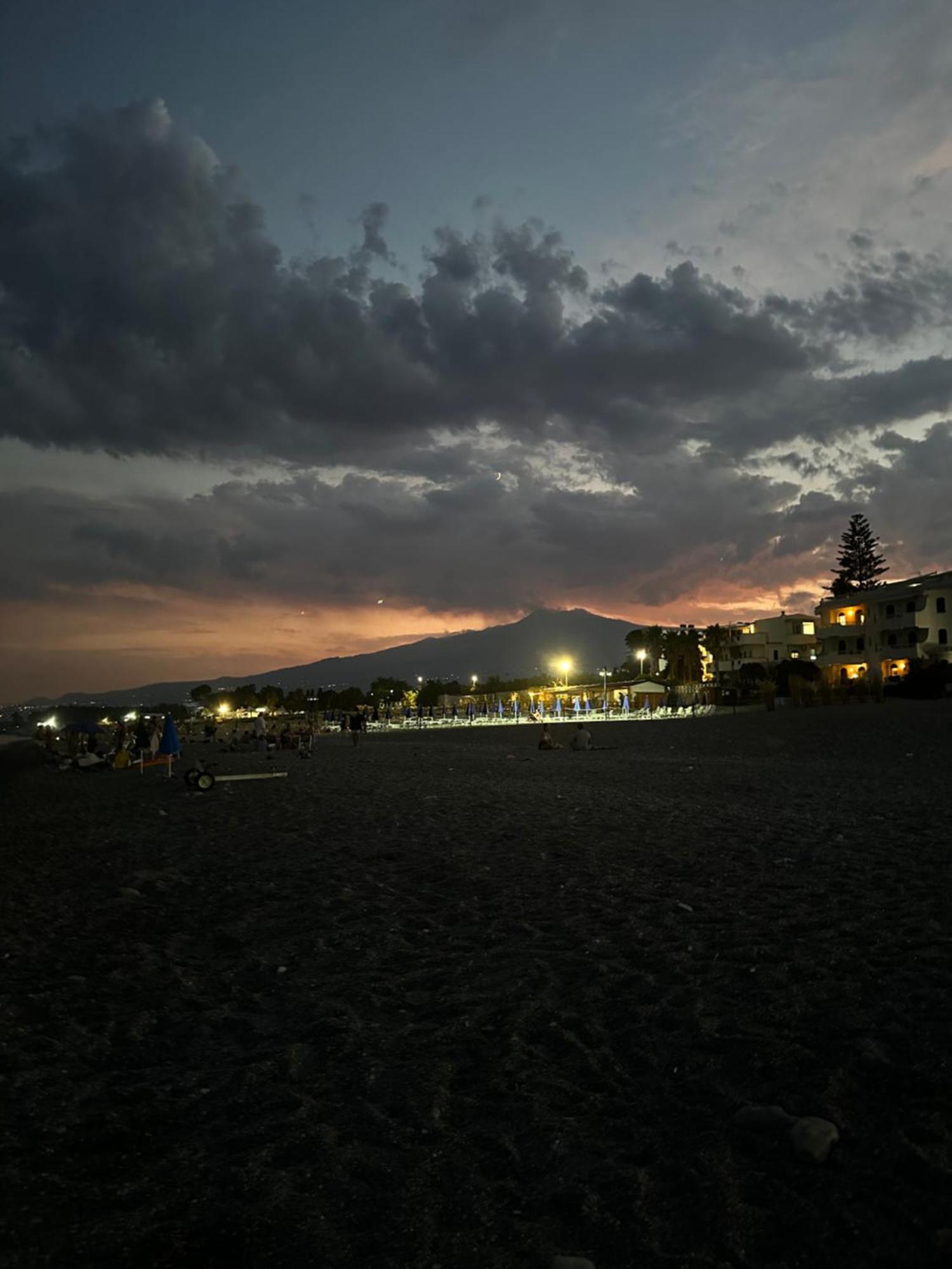 Appartamento I Puritani On The Beach Джардіні-Наксос Екстер'єр фото