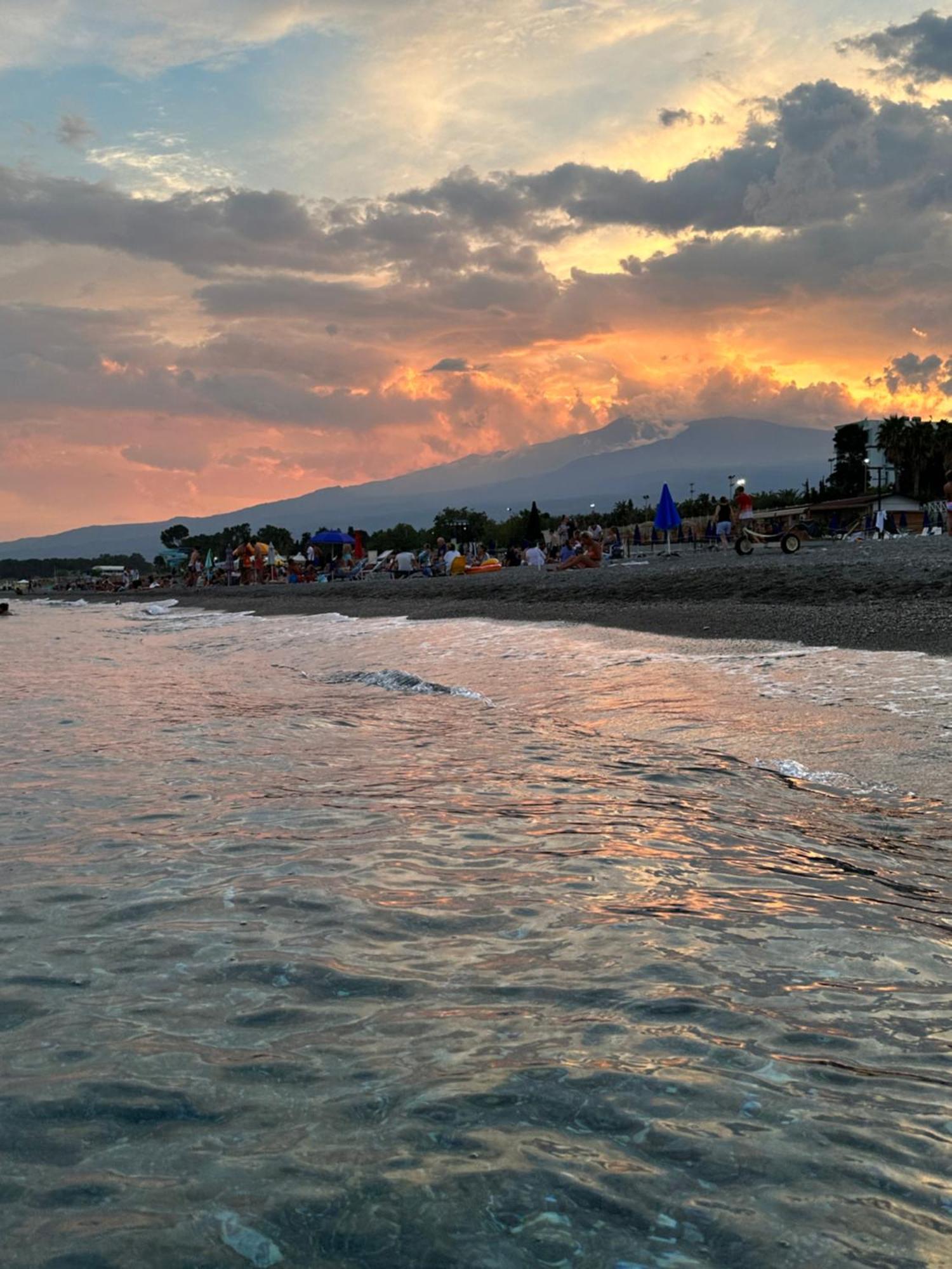 Appartamento I Puritani On The Beach Джардіні-Наксос Екстер'єр фото