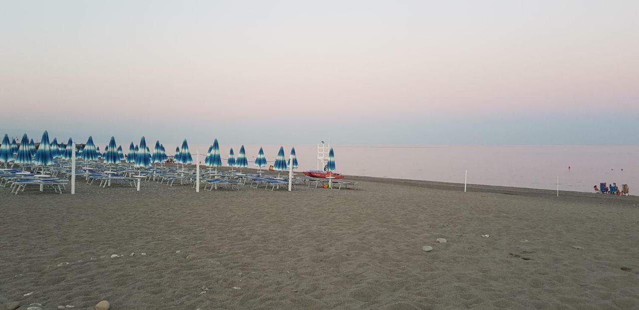 Appartamento I Puritani On The Beach Джардіні-Наксос Екстер'єр фото